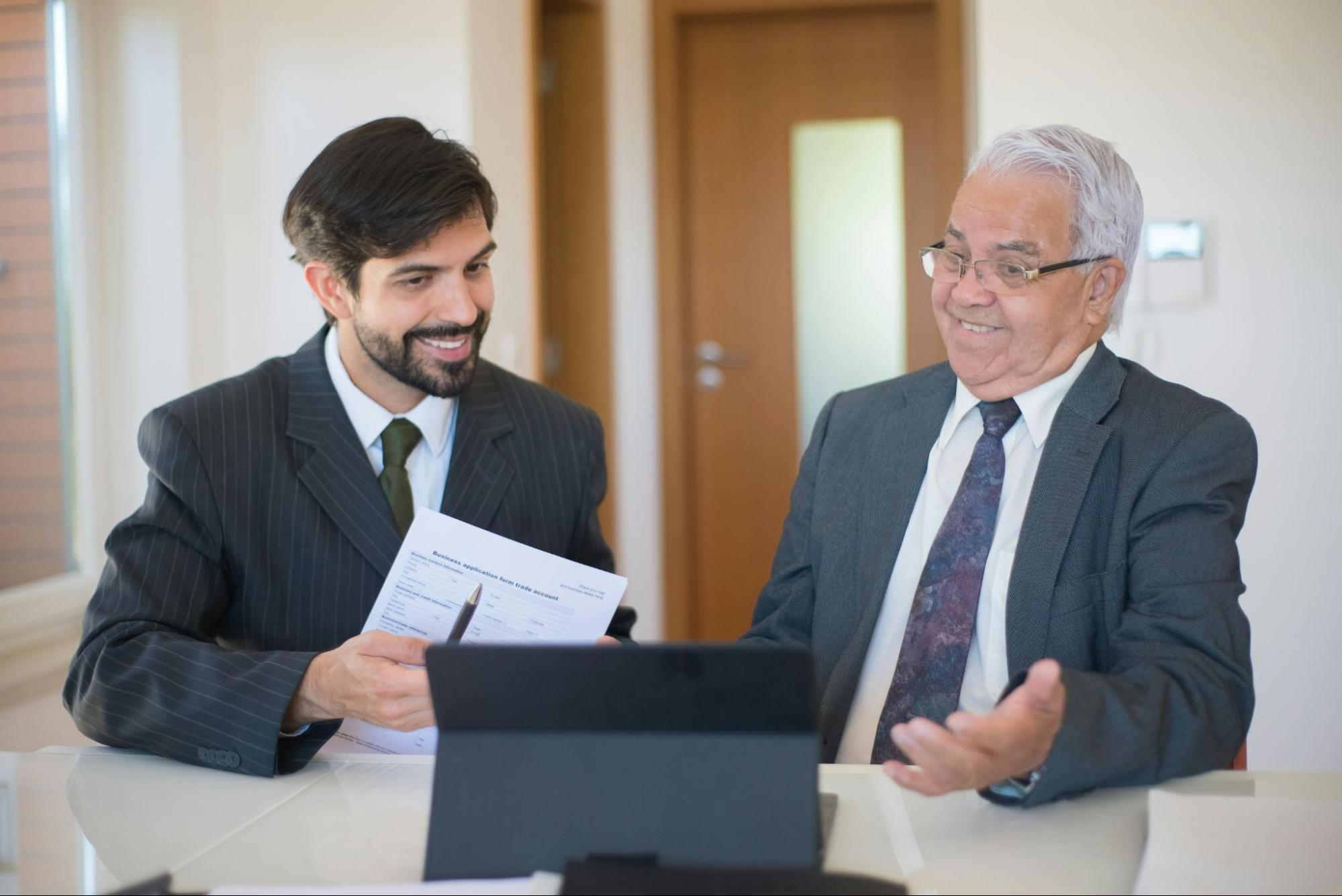Cómo capacitar nuevos agentes en onboarding