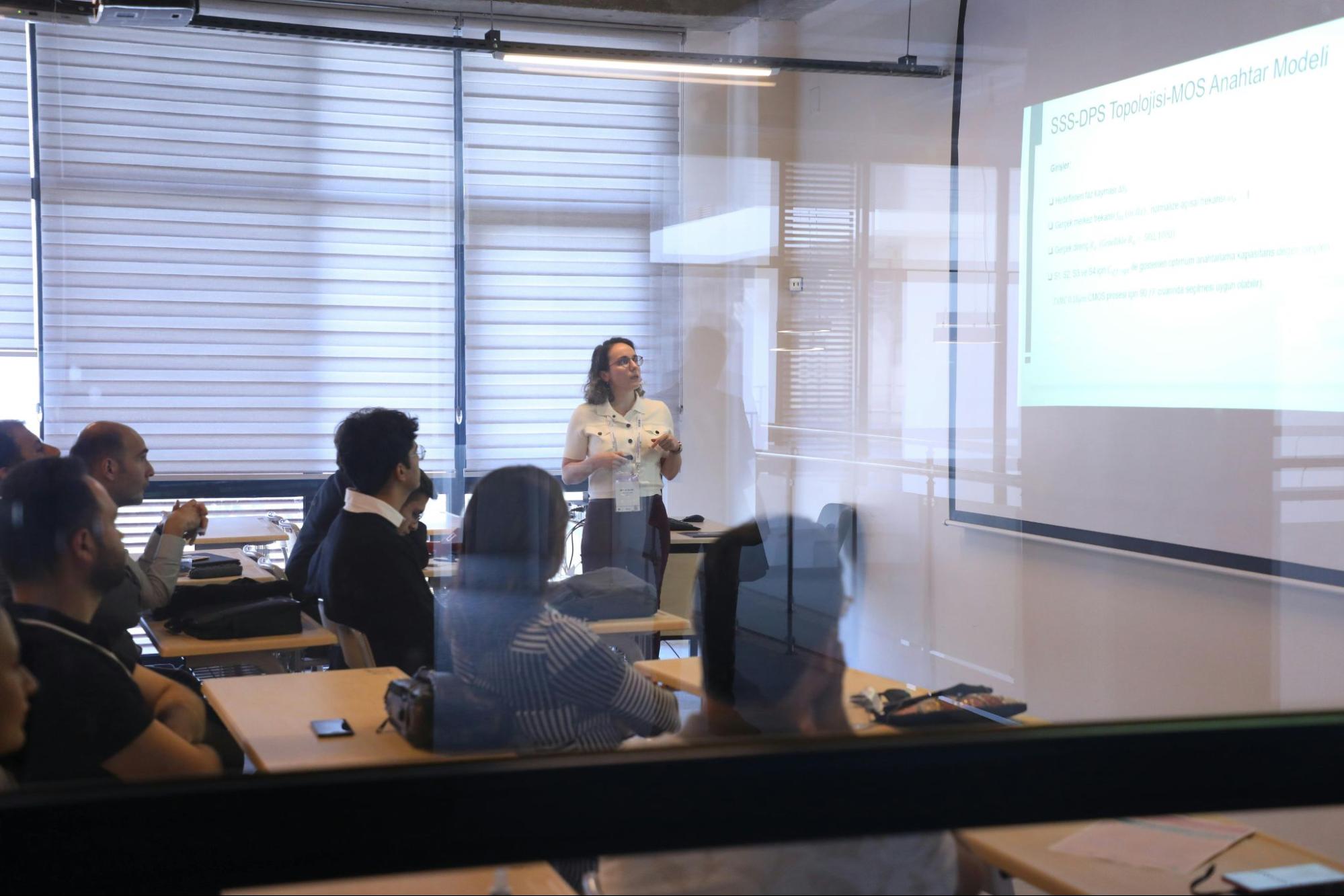 Cómo capacitar nuevos agentes en onboarding